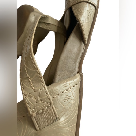 AXXIOM Tan Floral Pattern Arch Support Mary Jane Straps Womans Comfortable Shoes - Picture 8 of 14